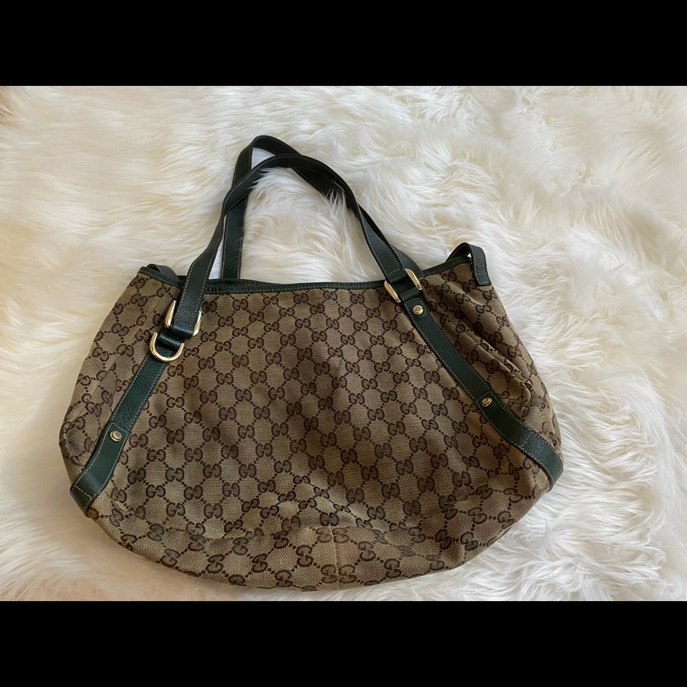 Gucci Hobo Handbag!